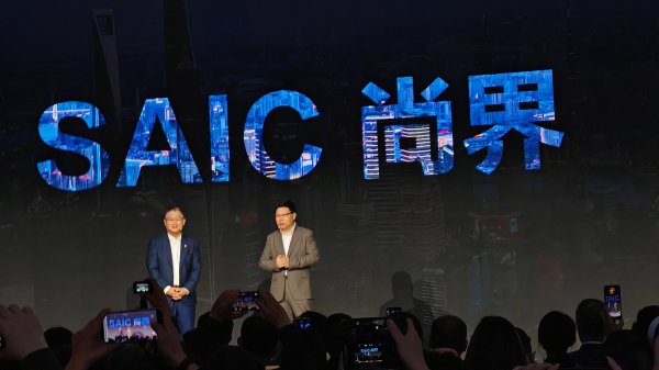 配资网平台 余承东称“尚界”会“大爆”；欧盟对苹果开出5亿欧元罚单；马斯克公开反对美国关税丨大公司动态